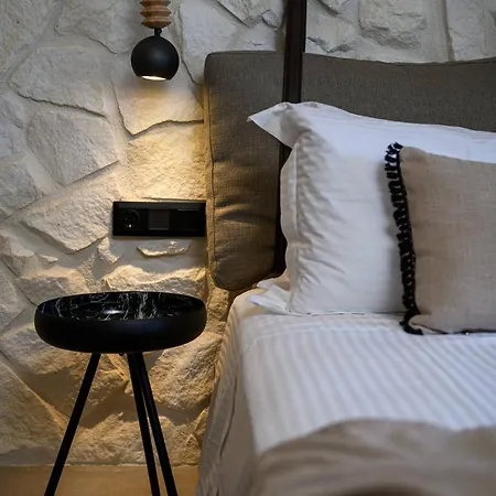 Ammothines خْريسيا أموذيا